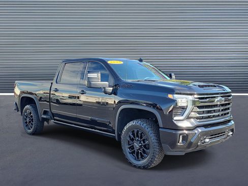 Used 2025 Chevrolet Silverado 2500 High Country w/ Midnight Edition AWD/4WD image 2