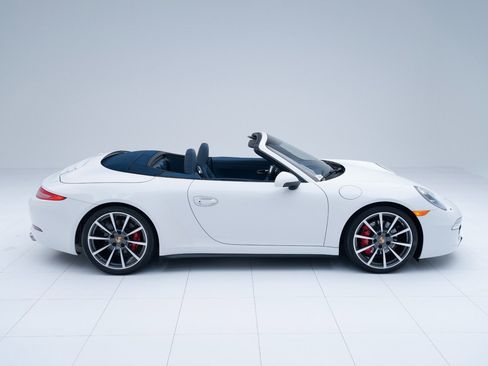 Certified 2015 Porsche 911 Carrera 4S image 8