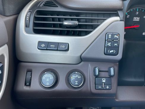 Used 2020 GMC Yukon XL Denali w/ Open Road Package AWD/4WD image 43