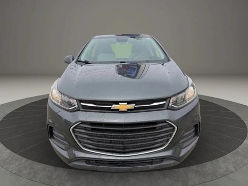 Used 2019 Chevrolet Trax LS AWD/4WD image 2