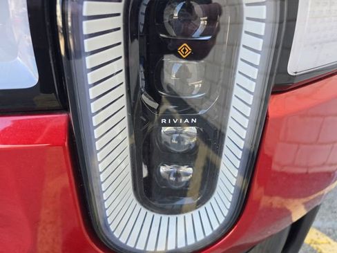 Used 2022 Rivian R1T Adventure image 12