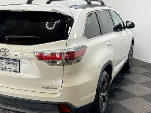 Used 2016 Toyota Highlander XLE AWD/4WD image 11