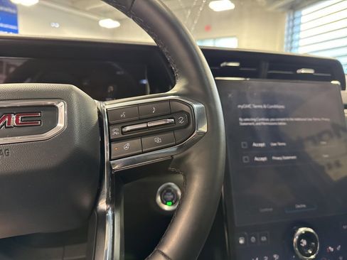 Used 2025 GMC Terrain Elevation image 17