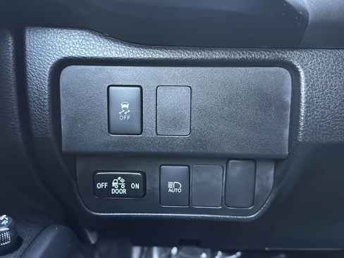 Used 2020 Toyota Tacoma SR image 20