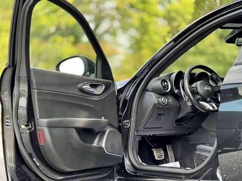 Used 2022 Alfa Romeo Giulia Sprint image 12