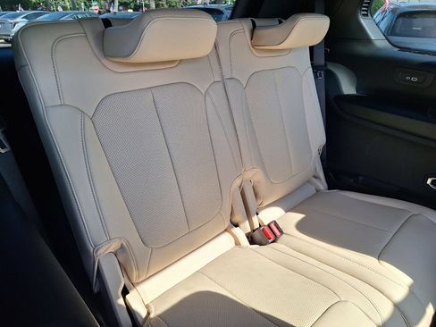 Used 2025 Jeep Grand Cherokee L Limited w/ Luxury Tech Group II RWD image 35