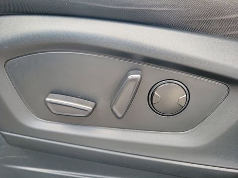 Used 2023 Ford Explorer XLT image 21