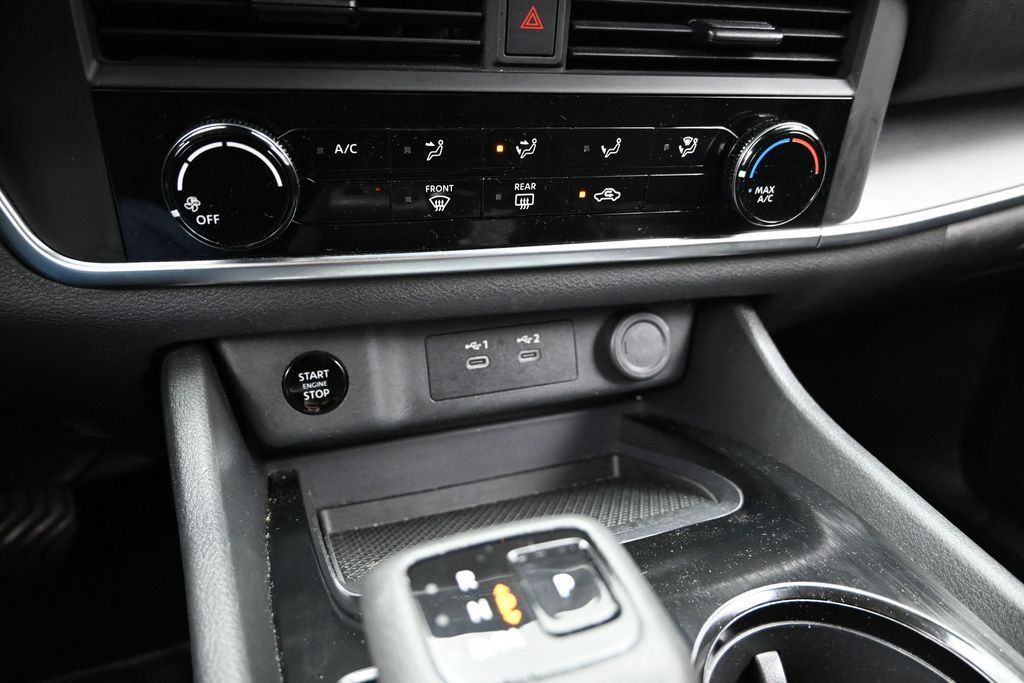 Used 2024 Nissan Rogue S AWD/4WD image 40