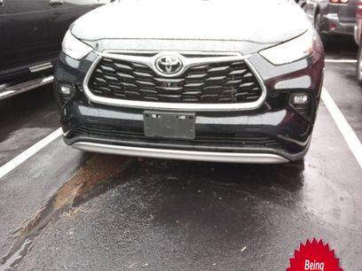 Used 2024 Toyota Highlander Platinum