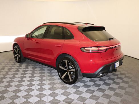 Used 2025 Porsche Macan image 3