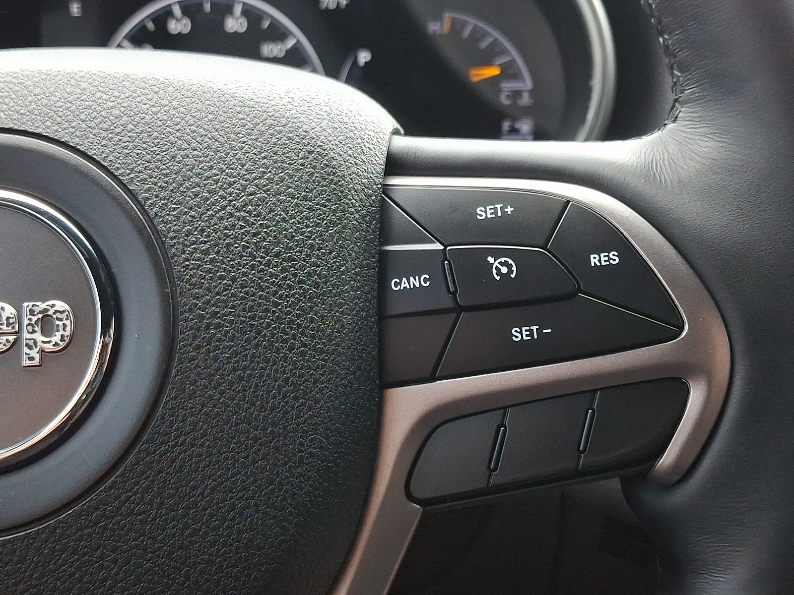Used 2018 Jeep Grand Cherokee Altitude AWD/4WD image 22