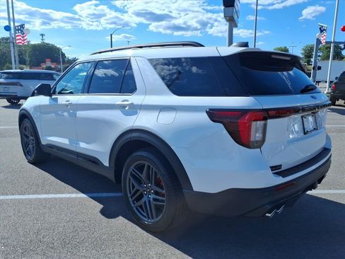 Used 2025 Ford Explorer ST AWD/4WD image 3
