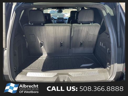 Used 2024 Chevrolet Tahoe Premier AWD/4WD image 16