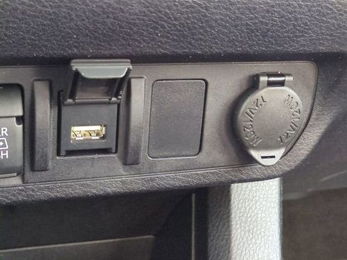 Used 2022 Toyota Tacoma SR5 w/ Technology Package image 21