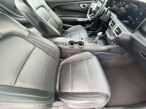Used 2025 Ford Mustang GT Premium RWD image 32