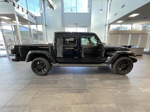 Used 2023 Jeep Gladiator Overland AWD/4WD image 11