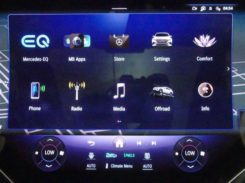 Used 2025 Mercedes-Benz EQS 580 4MATIC SUV w/ Exclusive Trim Package image 17