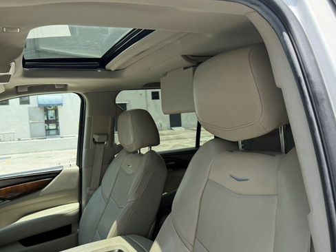 Used 2017 Cadillac Escalade ESV Premium Luxury AWD/4WD image 13