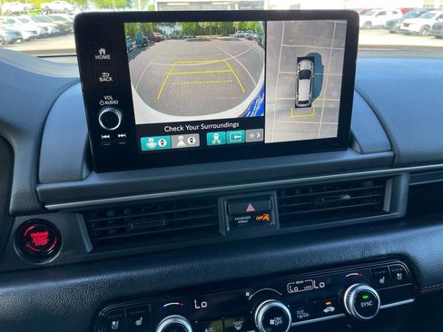 Certified 2025 Honda Pilot Black Edition image 17