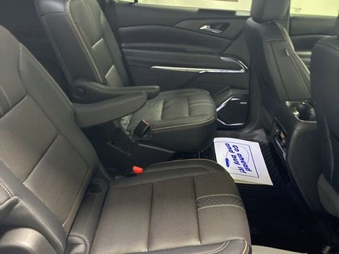 Used 2025 Chevrolet Traverse High Country image 25
