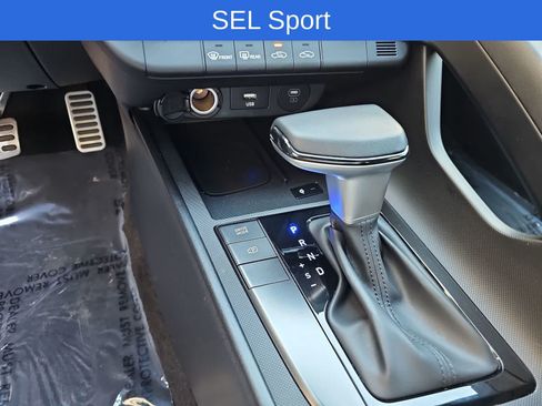 Used 2025 Hyundai Elantra Sport FWD image 21
