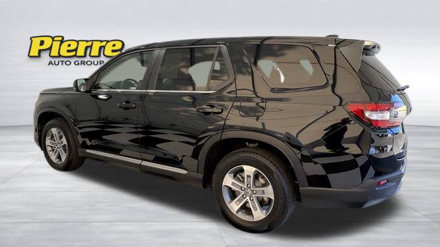 Used 2025 Honda Pilot EX-L image 2
