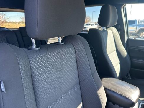 Used 2019 Jeep Grand Cherokee Laredo image 30