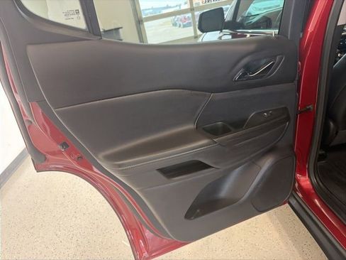 Used 2023 GMC Acadia SLT image 43