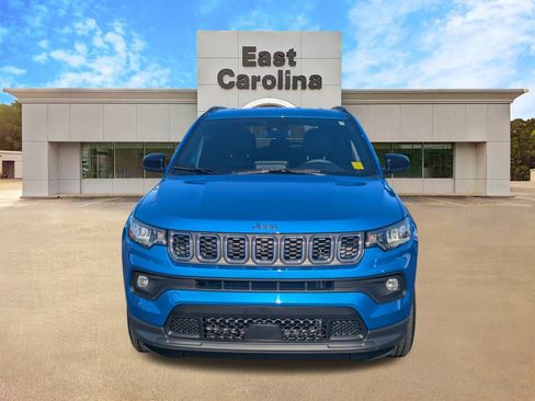 Certified 2025 Jeep Compass Latitude image 9