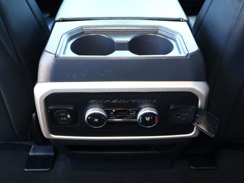 Used 2023 Ford Expedition XLT image 12