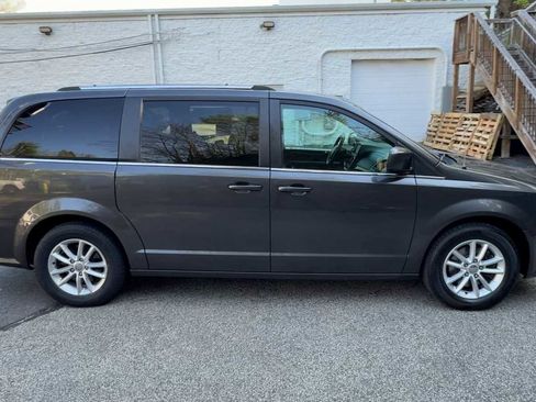 Used 2018 Dodge Grand Caravan SXT FWD image 9