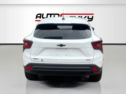 Used 2026 Chevrolet Trax RS FWD image 6