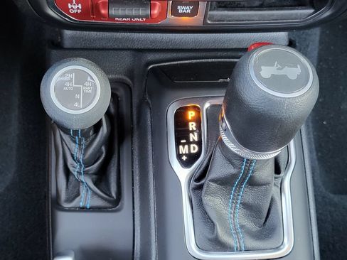 Used 2022 Jeep Wrangler Unlimited Rubicon 4xe w/ Cold Weather Group AWD/4WD image 23