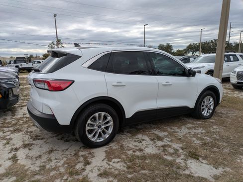 Used 2022 Ford Escape SE FWD image 4