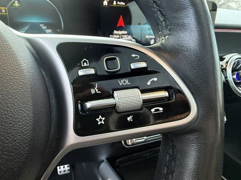 Used 2022 Mercedes-Benz GLB 250 4MATIC image 37