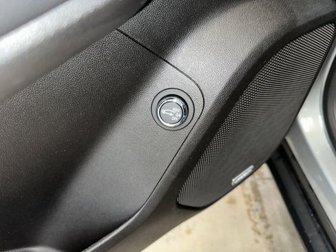 Certified 2023 GMC Acadia SLT w/ Preferred Package image 6