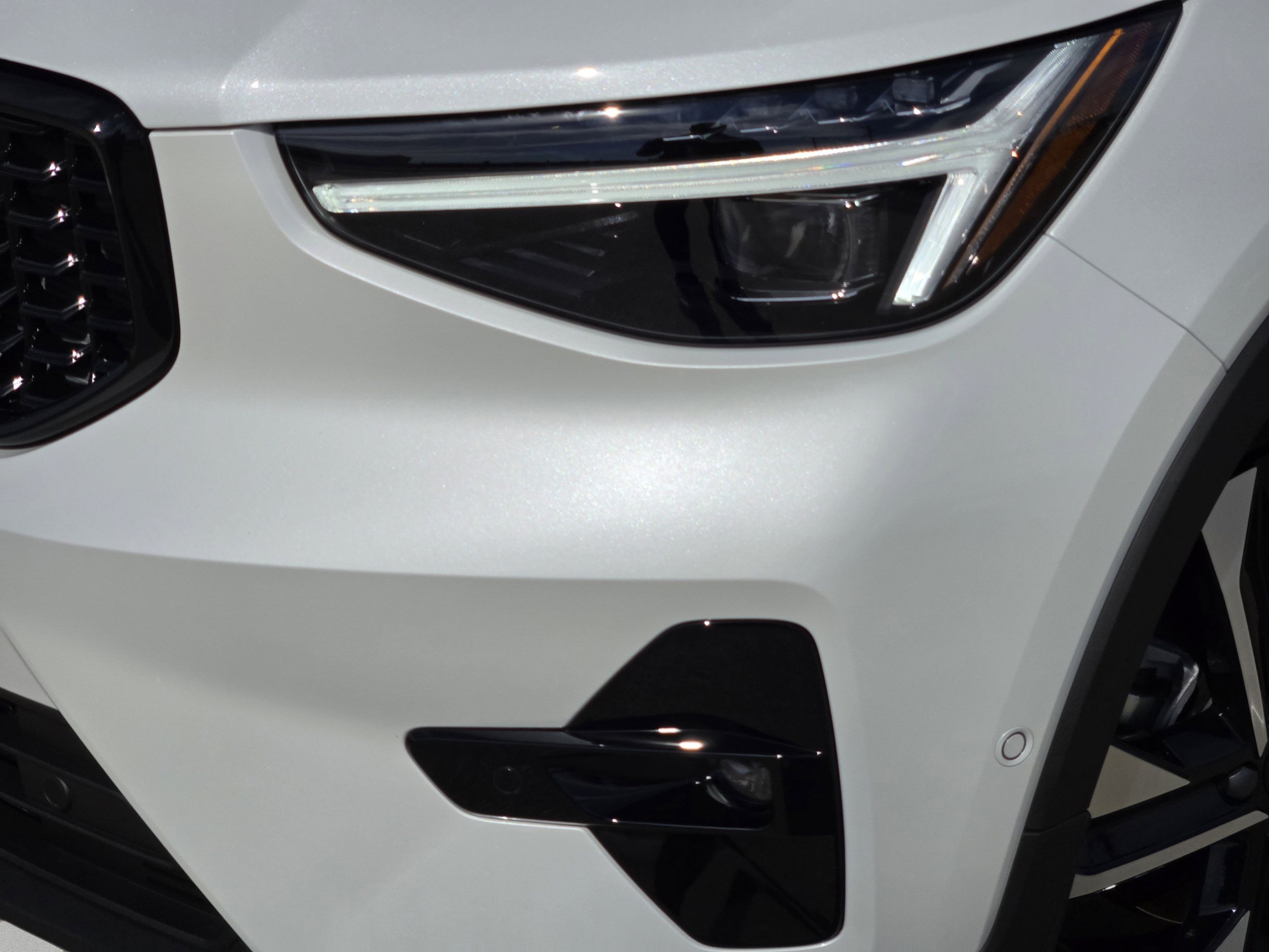 Used 2026 Volvo XC40 B5 Plus w/ Protection Package Premier AWD/4WD image 30