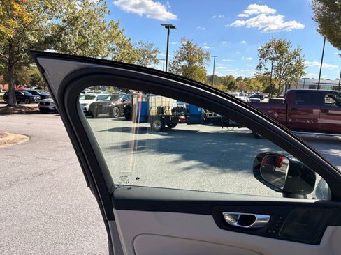 New 2026 Volvo XC60 B5 Ultra w/ Climate Package image 20