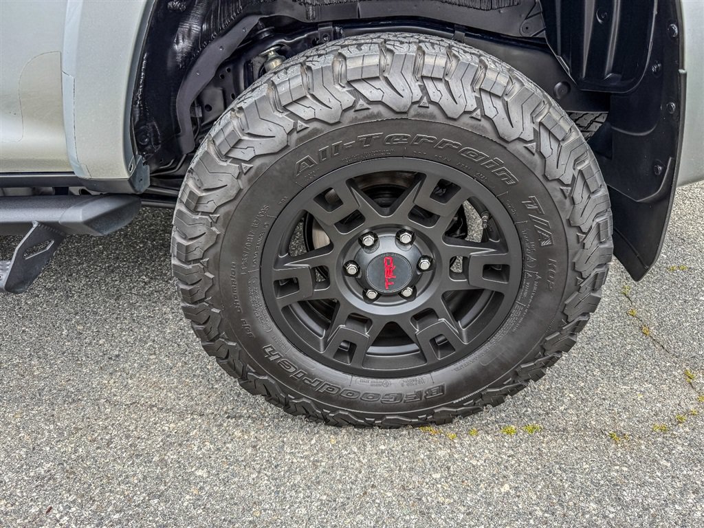 Used 2018 Toyota 4Runner TRD Off-Road Premium AWD/4WD image 18