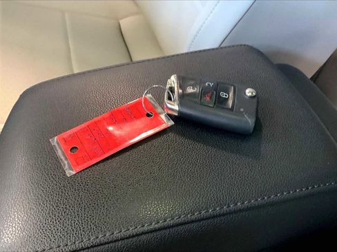 Used 2019 Volkswagen Tiguan SE w/ Panoramic Sunroof Package image 15