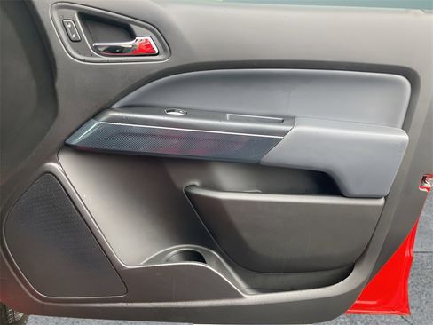 Used 2018 Chevrolet Colorado Z71 image 39