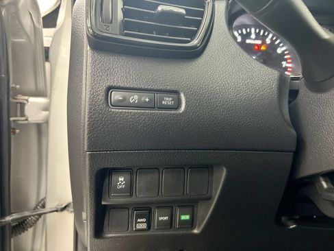 Used 2017 Nissan Rogue S AWD/4WD image 18