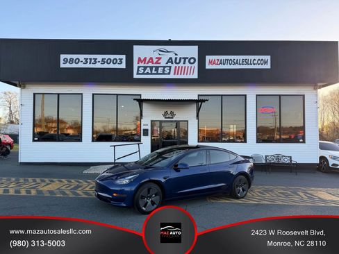 Used 2023 Tesla Model 3 Standard Range image 1