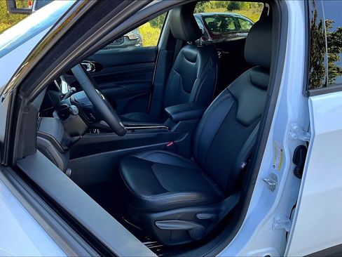 New 2026 Jeep Compass Latitude image 9