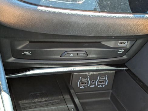 Used 2021 Chrysler Pacifica Pinnacle AWD/4WD image 33