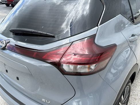 Used 2022 Nissan Kicks SV FWD image 9