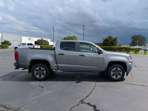 Used 2022 Chevrolet Colorado Z71 AWD/4WD image 2