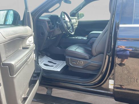 Used 2023 Ford Expedition Limited AWD/4WD image 13