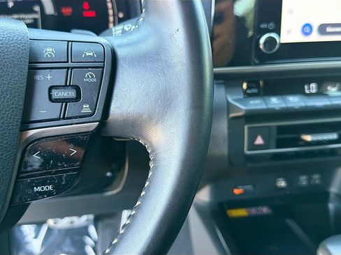 Used 2025 Toyota Camry SE FWD image 34