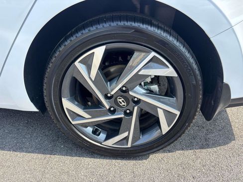 Certified 2025 Hyundai Elantra SEL image 6